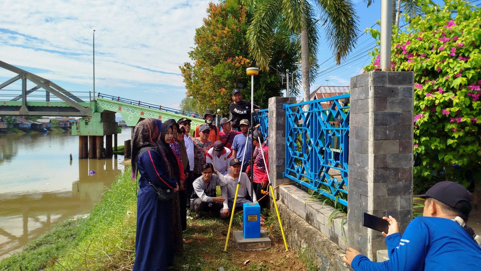 PT Aglonema Delta Sukses Melakukan Pemasangan Pilar Batas Desa di Kecamatan Martapura Timur